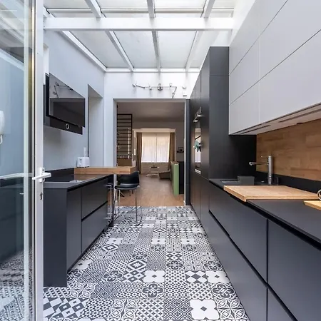 Uccle - Elegance & Modernity In A Quiet Setting Apartment