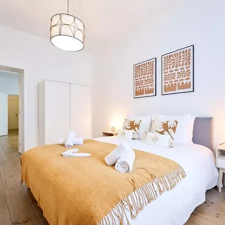 Charming 2br Near Eu In Grand Place Apartment *