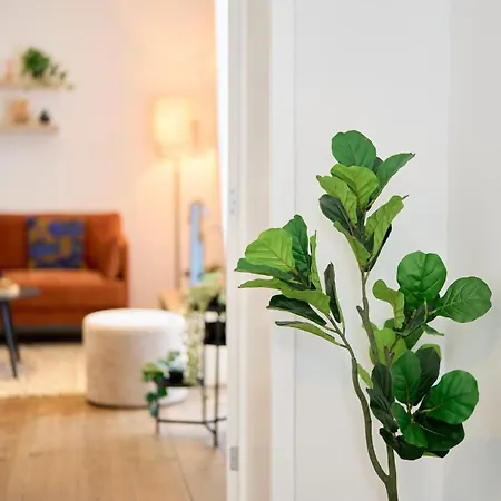 Charming 2br Near Eu In Grand Place Apartment *