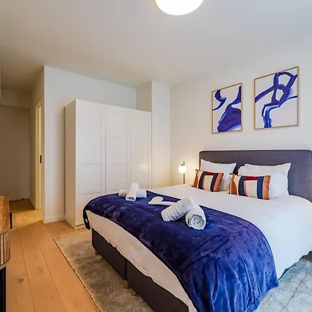 3br Nato & Eu Free Luggage Apartment