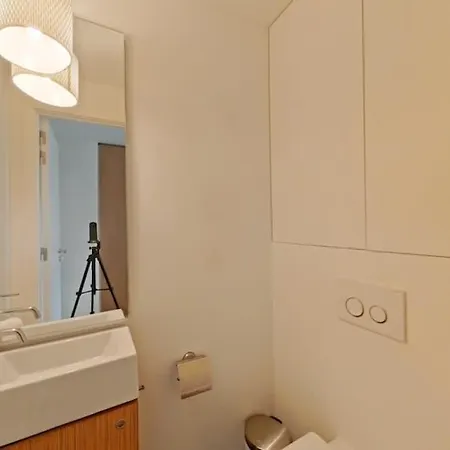 Stylish 2br With Balcony Apartment *