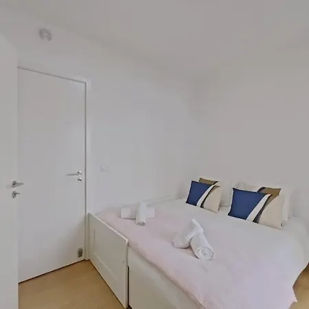 Apartment Stylish 2br With Balcony Brussels