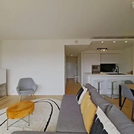 Stylish 2br With Balcony Apartment