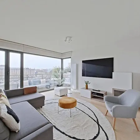 Stylish 2br With Balcony *