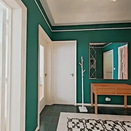 Apartment Bright 1br Flat In Saint-gilles