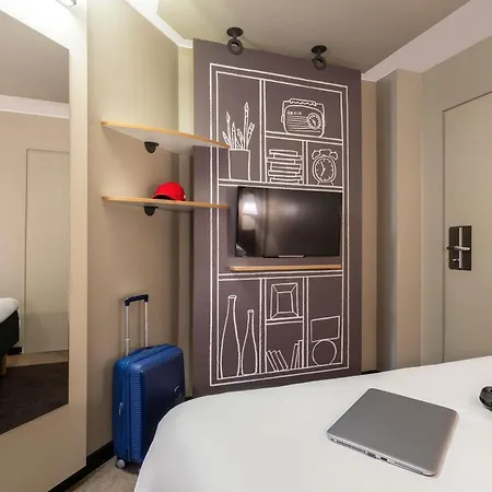 Ibis Centre Hotel 3*