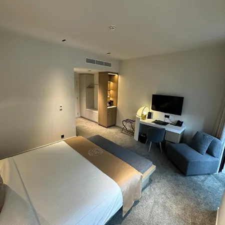 Opo Hotel 4*