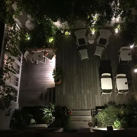 Bed & Breakfast Fish Market 3*