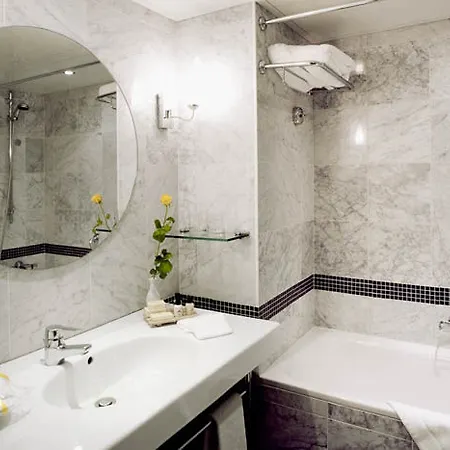 Crowne Plaza Europa Hotel 4*