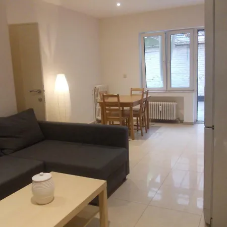 Apartment Trone *