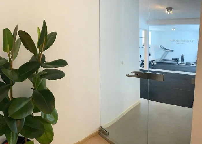 Chambre, Salle Sport, Grand Patio, Salle De Bain - Luxueux Appartement Idealement Localise Dans Le Centre De Bruxelles