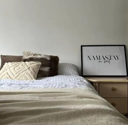 Lovely 2-Bedroom Duplex W/ Balcony In Brussels