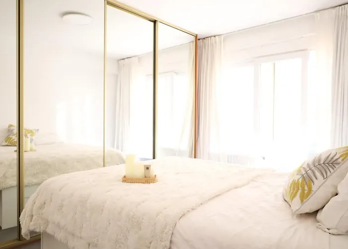 Furnished - Bright, Modern Apartment In Brussels, 15 Minutes Walk From The Atomium