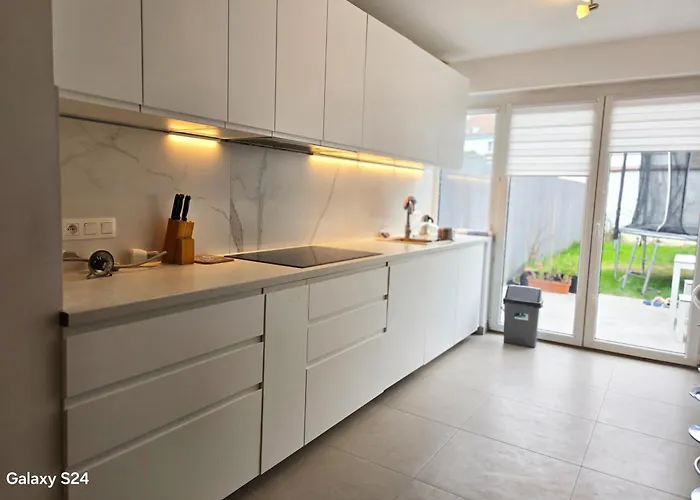 Cosy 2 Bedroom Apartment With Garden