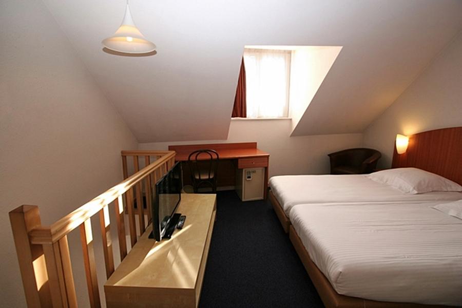 Hotel Aris Grand Place 3*