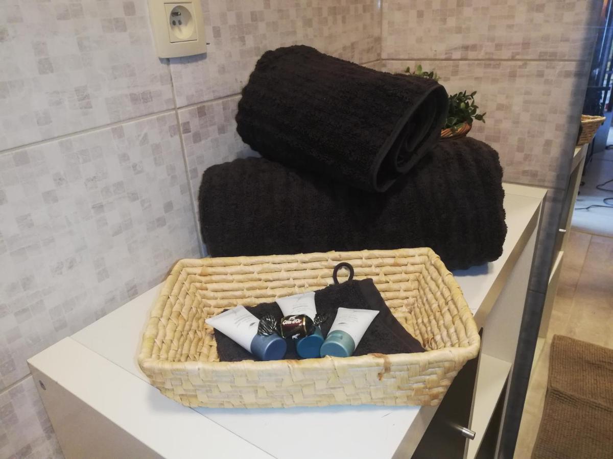 Homestay Studio Equipe, Salle De Bain Privee, Proche Centre Ville *