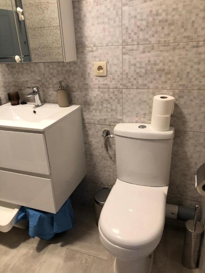 Homestay Studio Equipe, Salle De Bain Privee, Proche Centre Ville