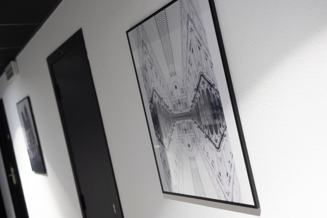 Aris Grand Place Hotel