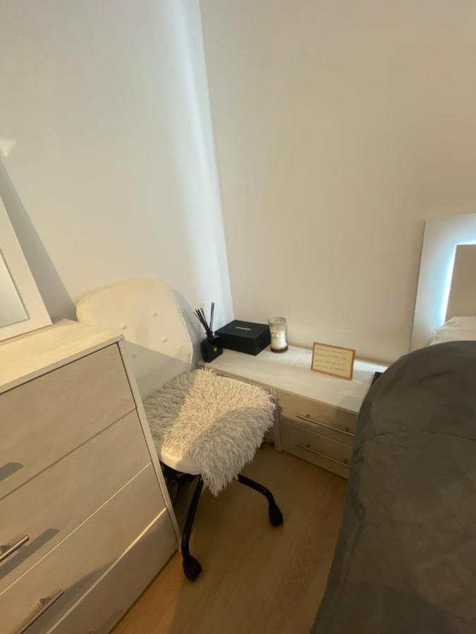 Chambre, Salle Sport, Grand Patio, Salle De Bain - Luxueux Appartement Idealement Localise Dans Le Centre De Bruxelles *