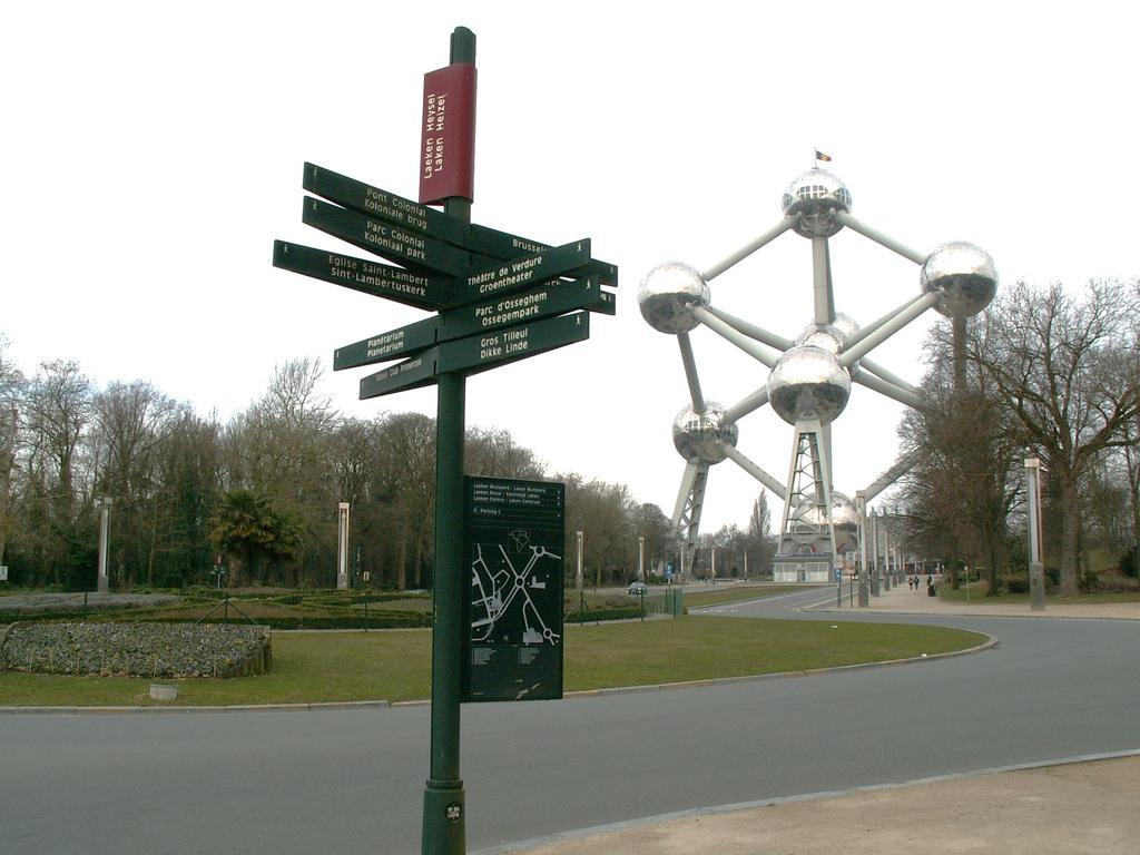 Atomium Apartment