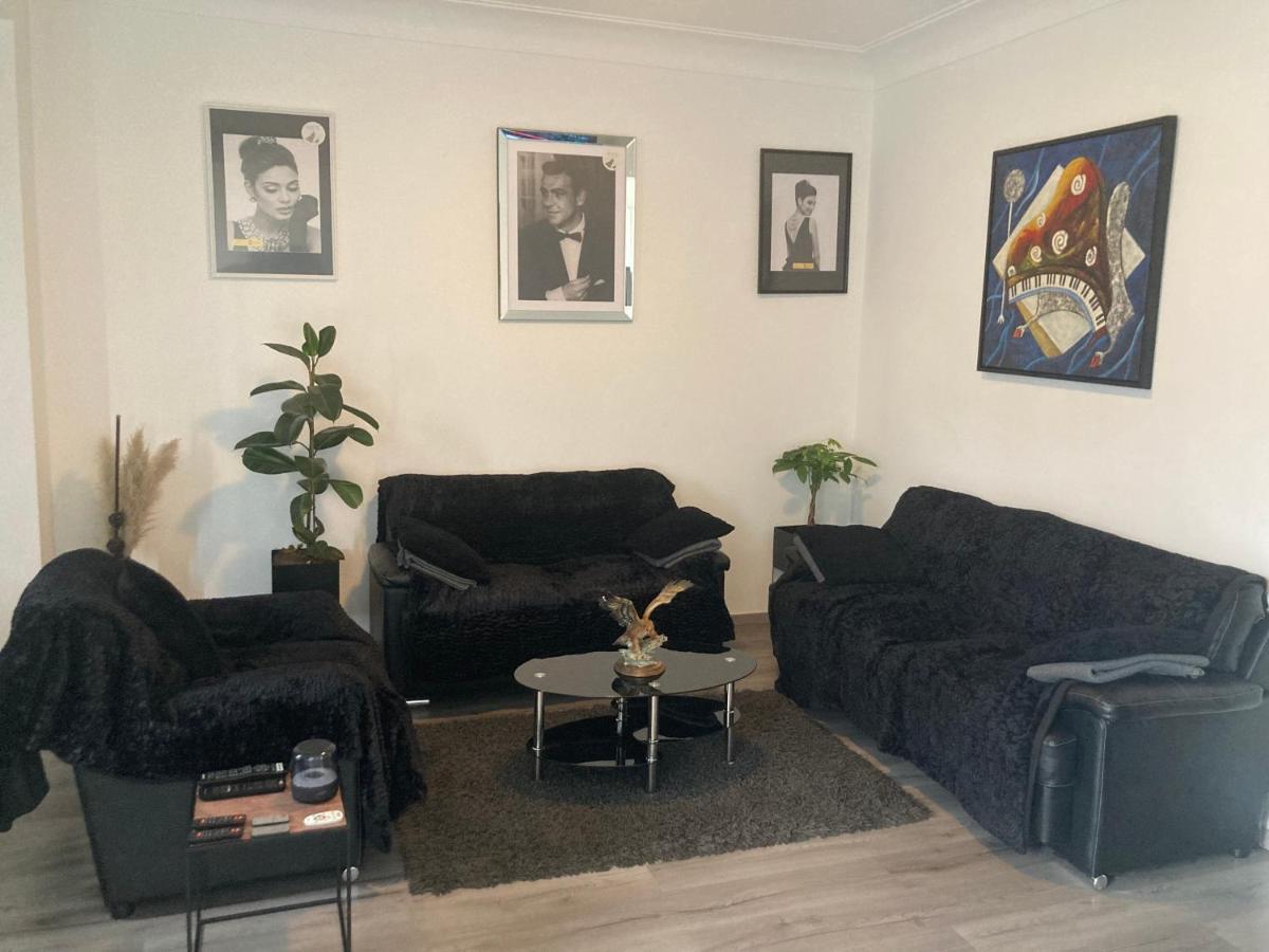 Le Bon Berger Apartment *