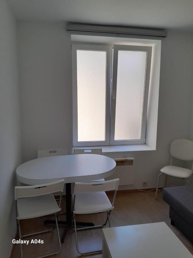 Apartment 1 Bedroom Sleeps 4 *