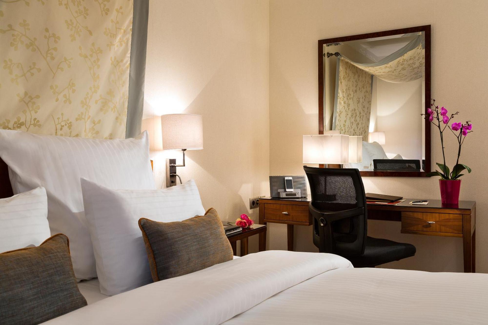 Warwick Grand-place Hotel 4*