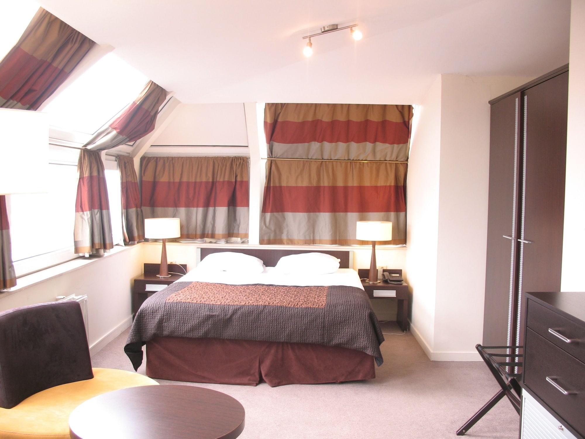 Khách sạn Floris Arlequin Grand-place 3*