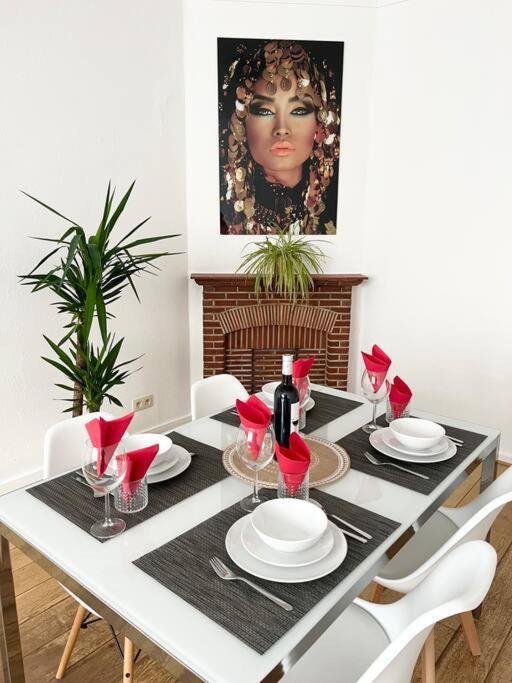 Stylish Two Bedroom Flat *