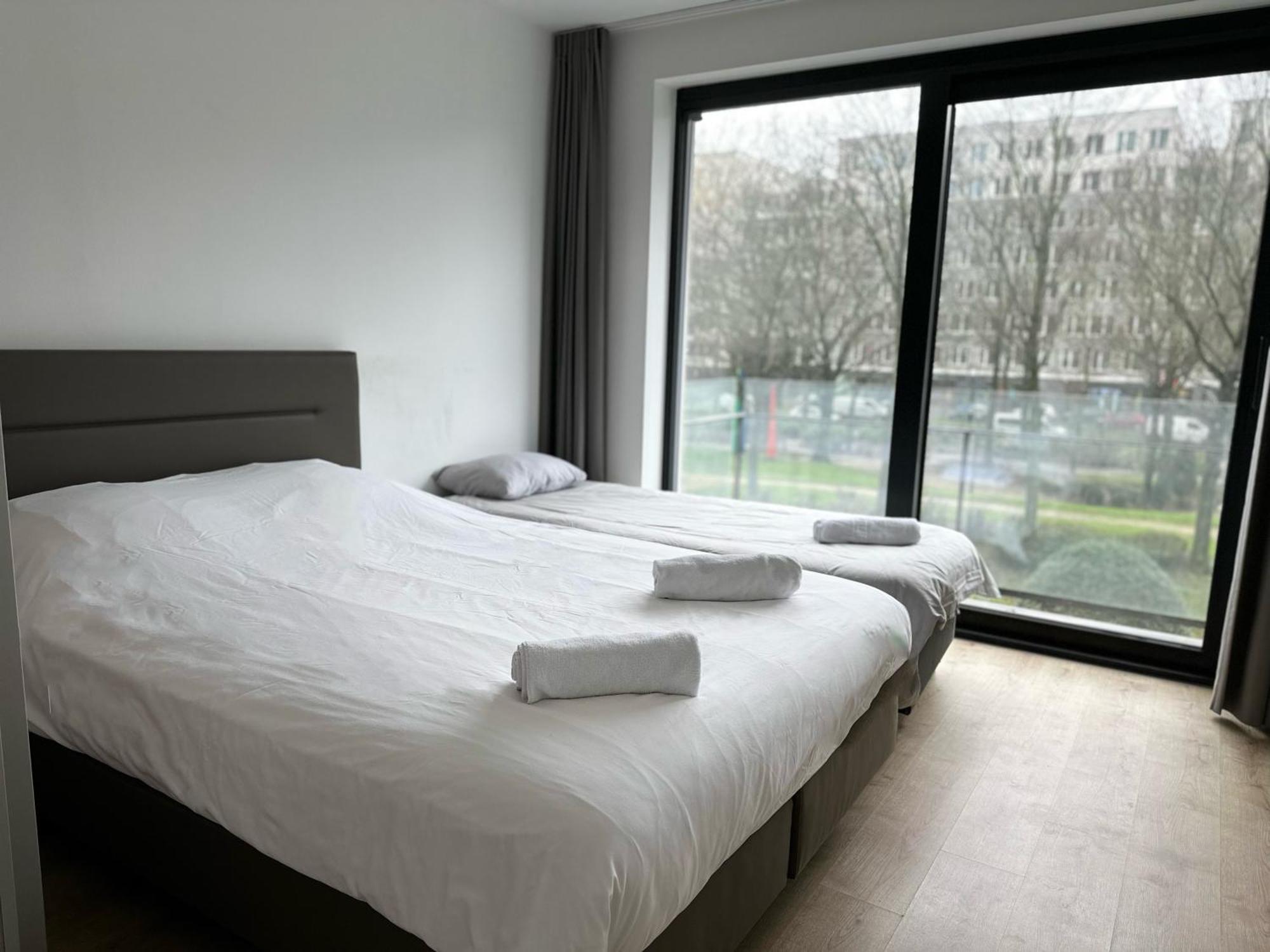Furnished 2 Bedroom In Center Apartment *