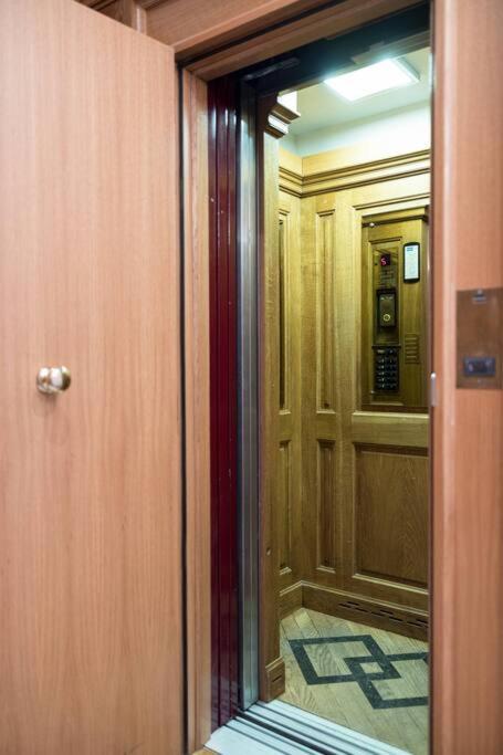 Unique Flat On The Grand Place