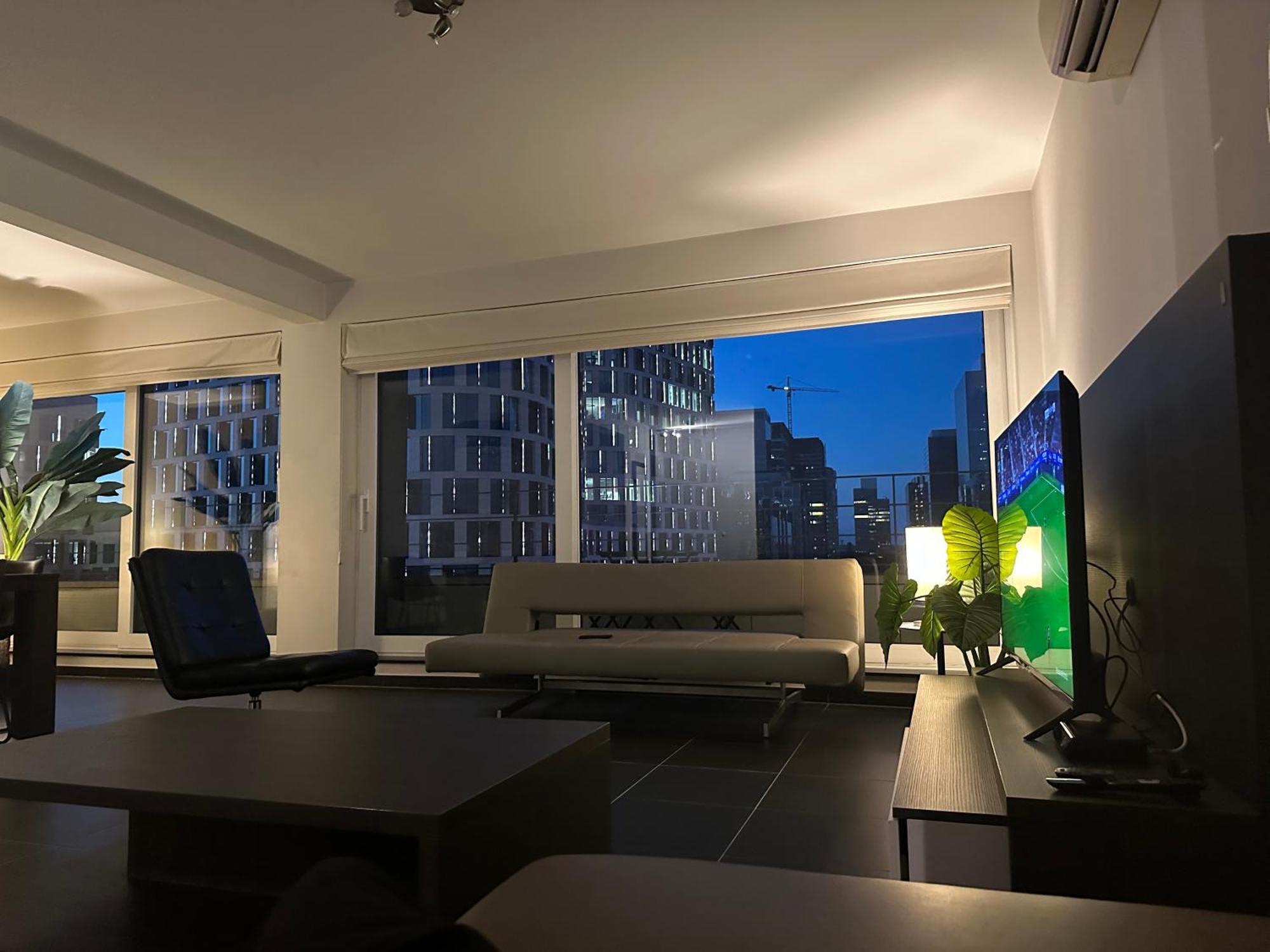 Apartment In Heart Of With Balcony View *