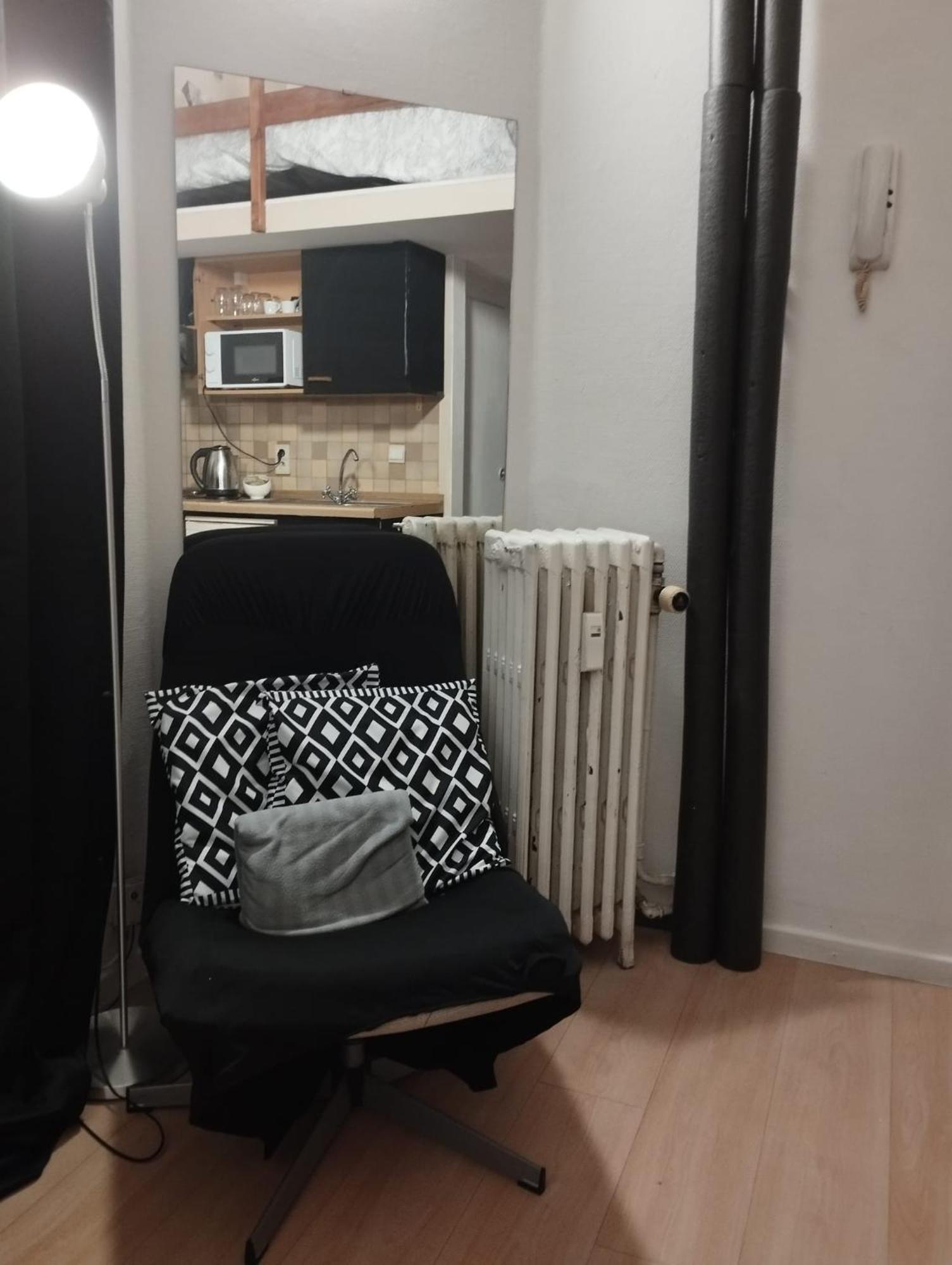 Rest In Apartment *