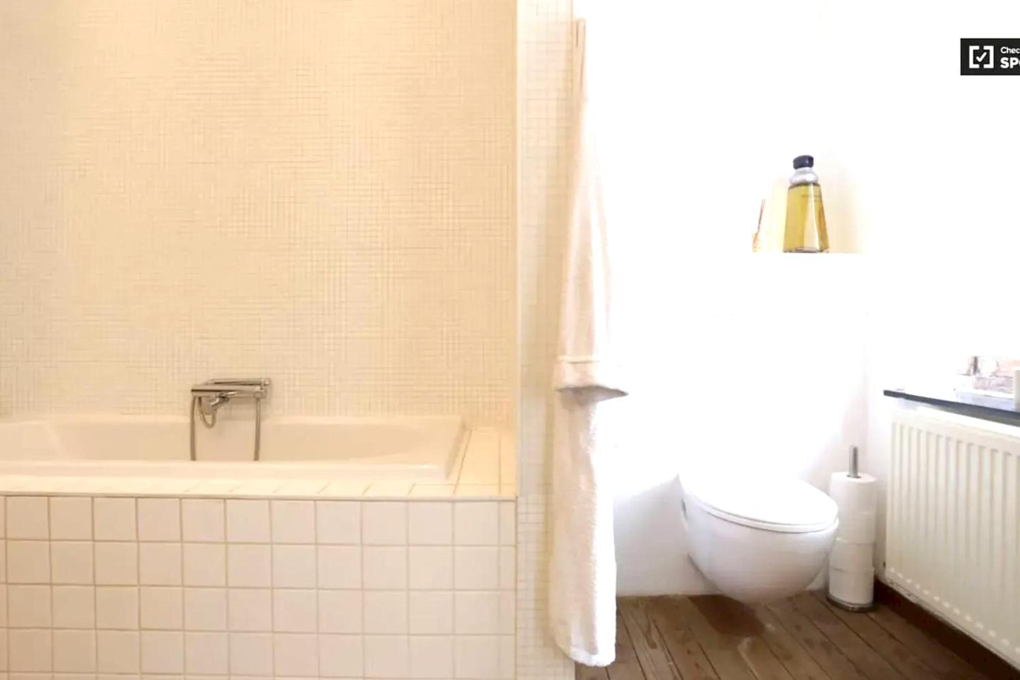 Spacious In Brussels, Large Private Garden Apartment