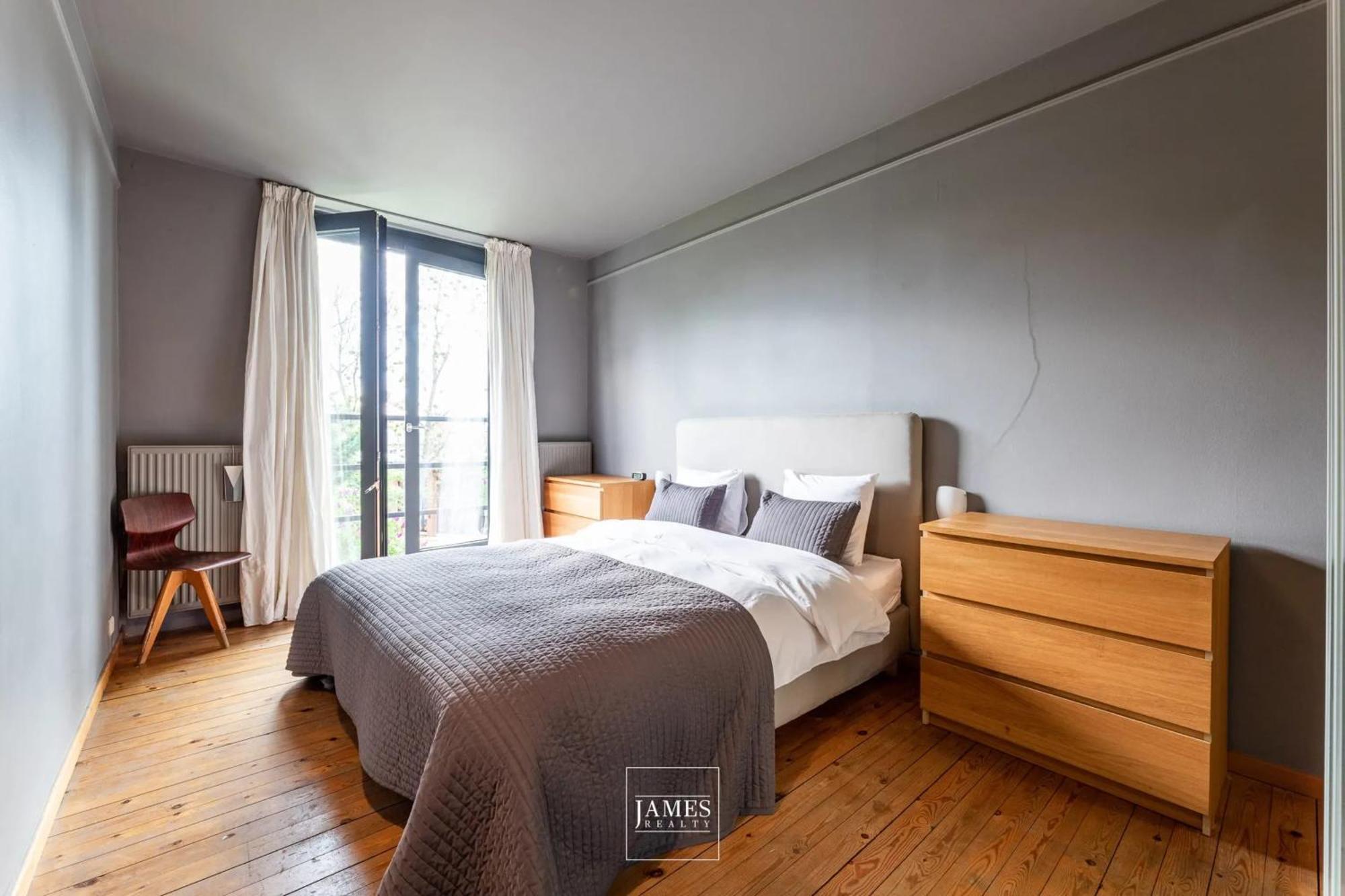 Spacious In Brussels, Large Private Garden Apartment