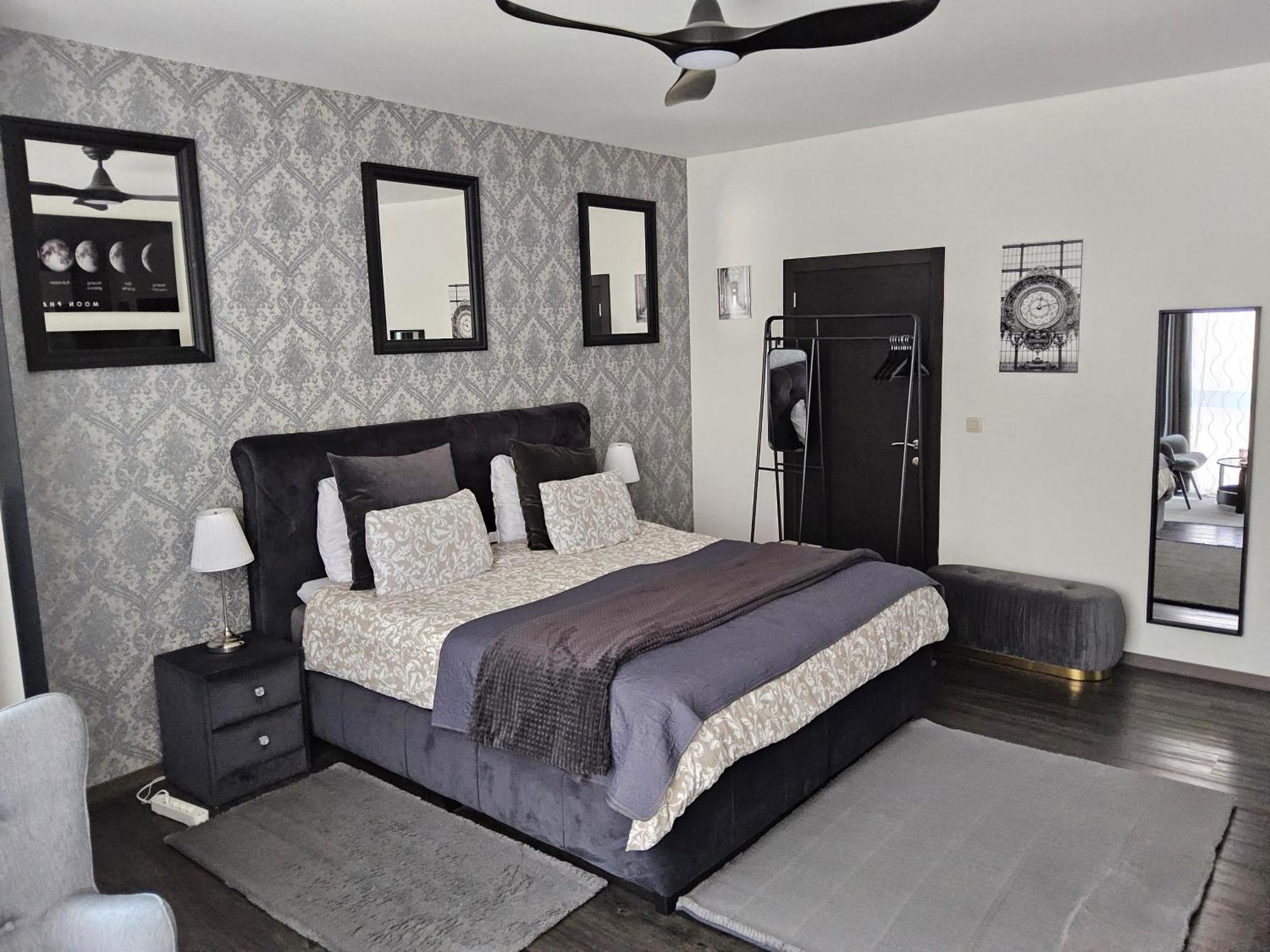 Deluxe Au 2eme Etage, Double Au 4eme Etage Not A