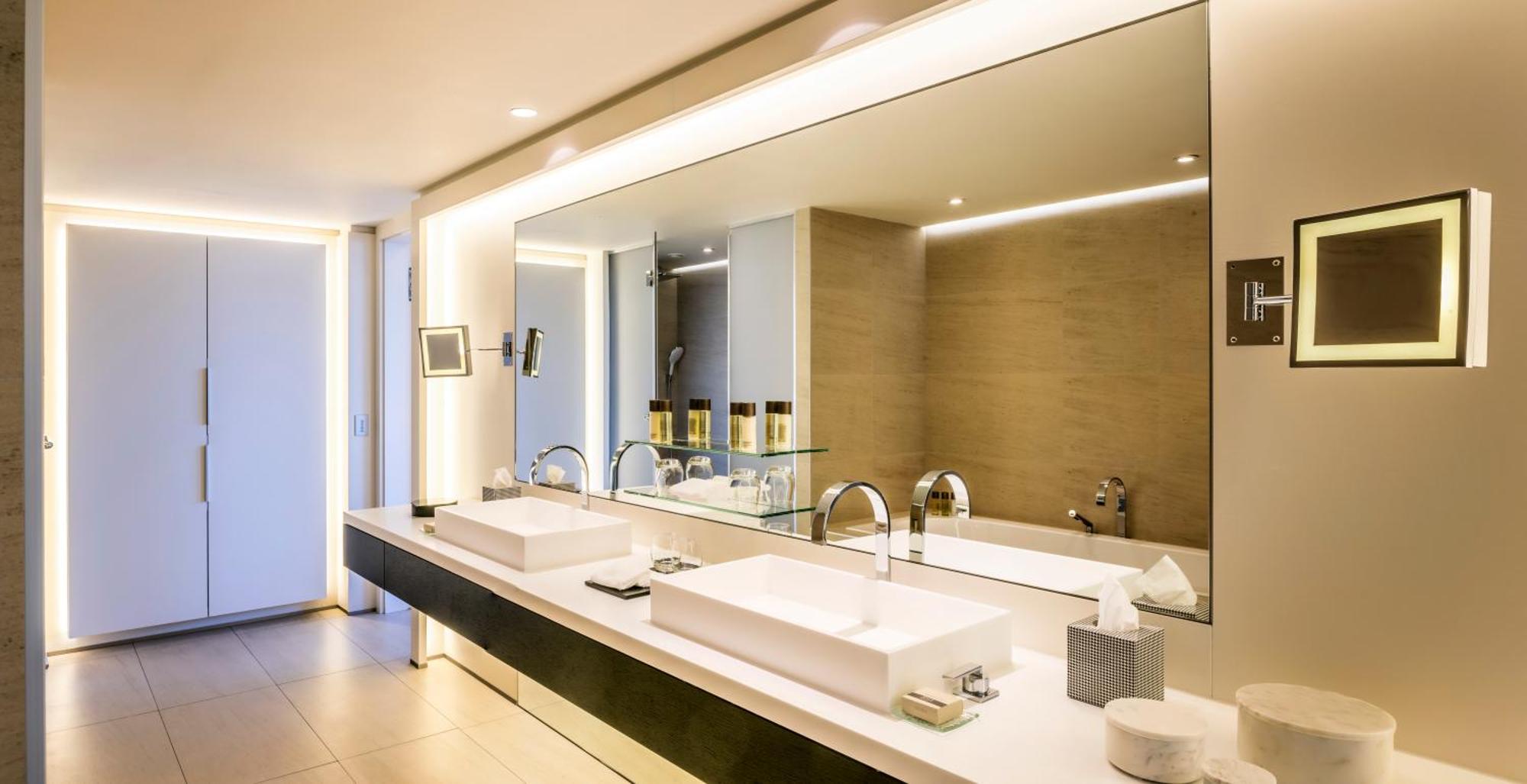 Khách sạn The 4*