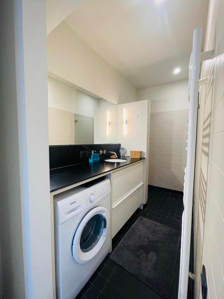 Down Town Penthouse With Private Parking Apartment *