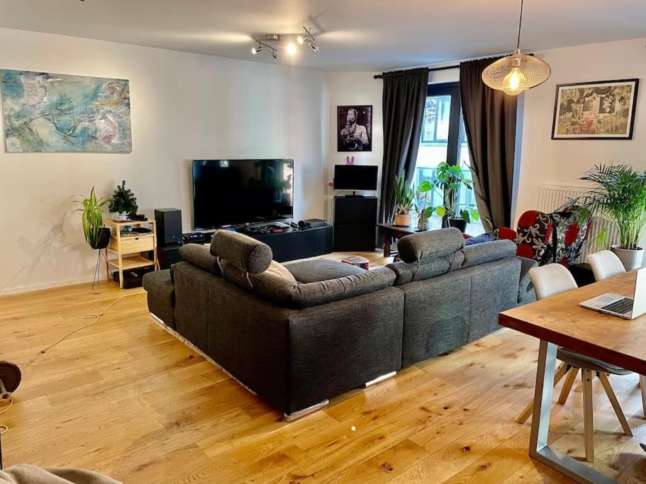 Apartment Elegant Canal-view Duplex With Free Parking *
