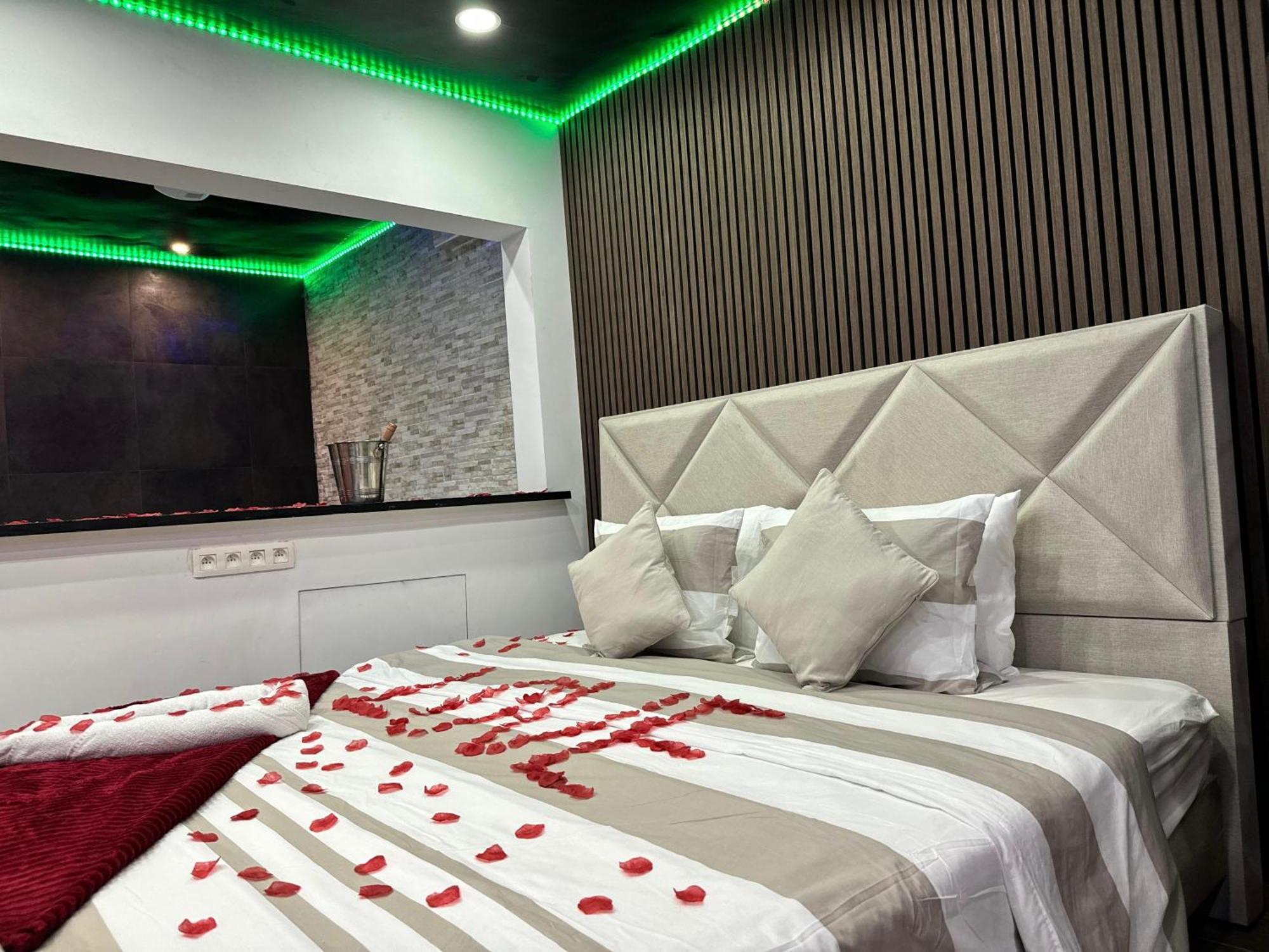 Love hotel Bolingo Brussels