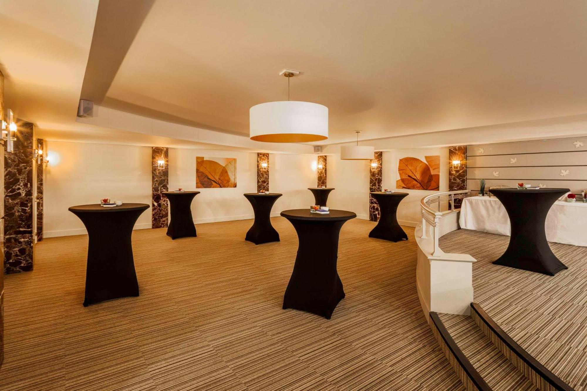Hotel Nh Carrefour De L'europe 4*