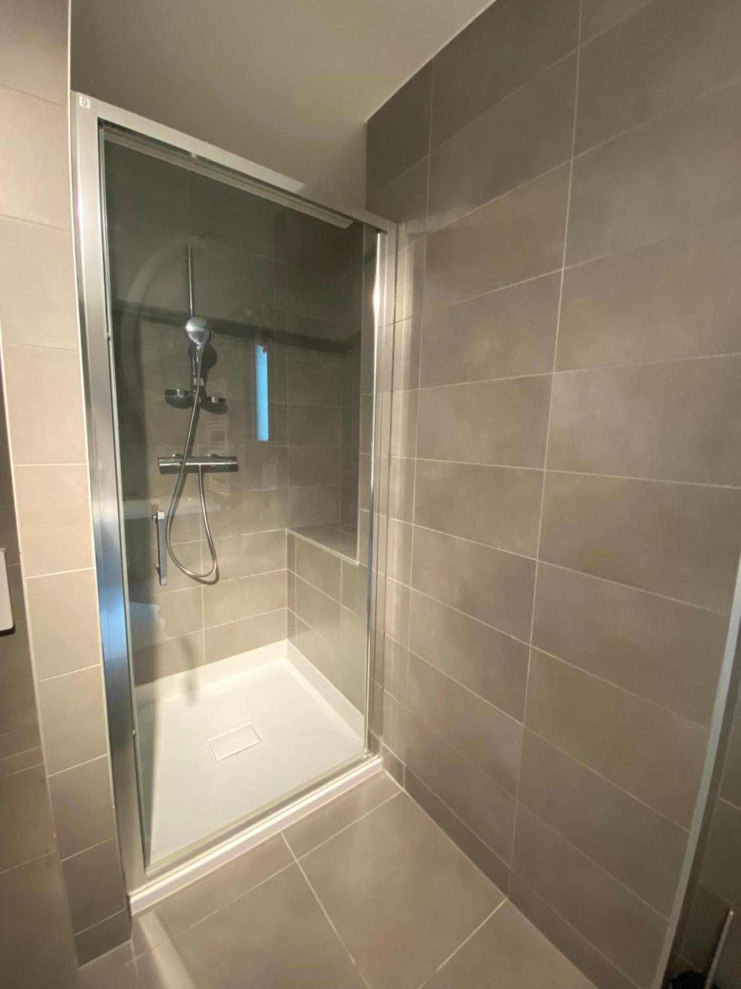 Apartment Residentiel Tour Et Taxis Et Parking Brussels