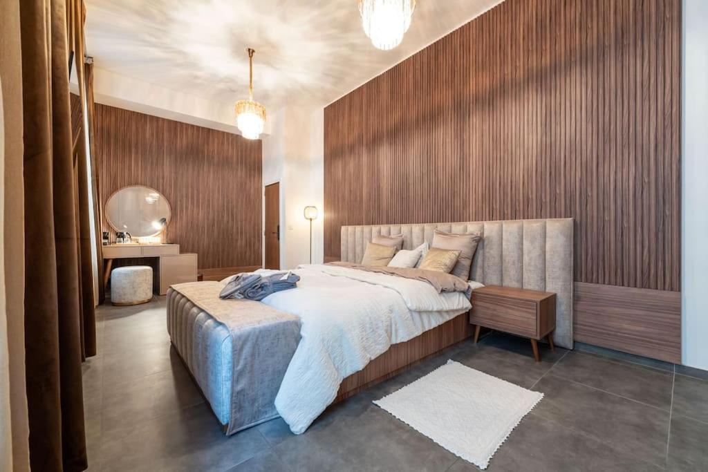 Luxueux 5 Chambre-verifiez Le Numero Sur Les Images