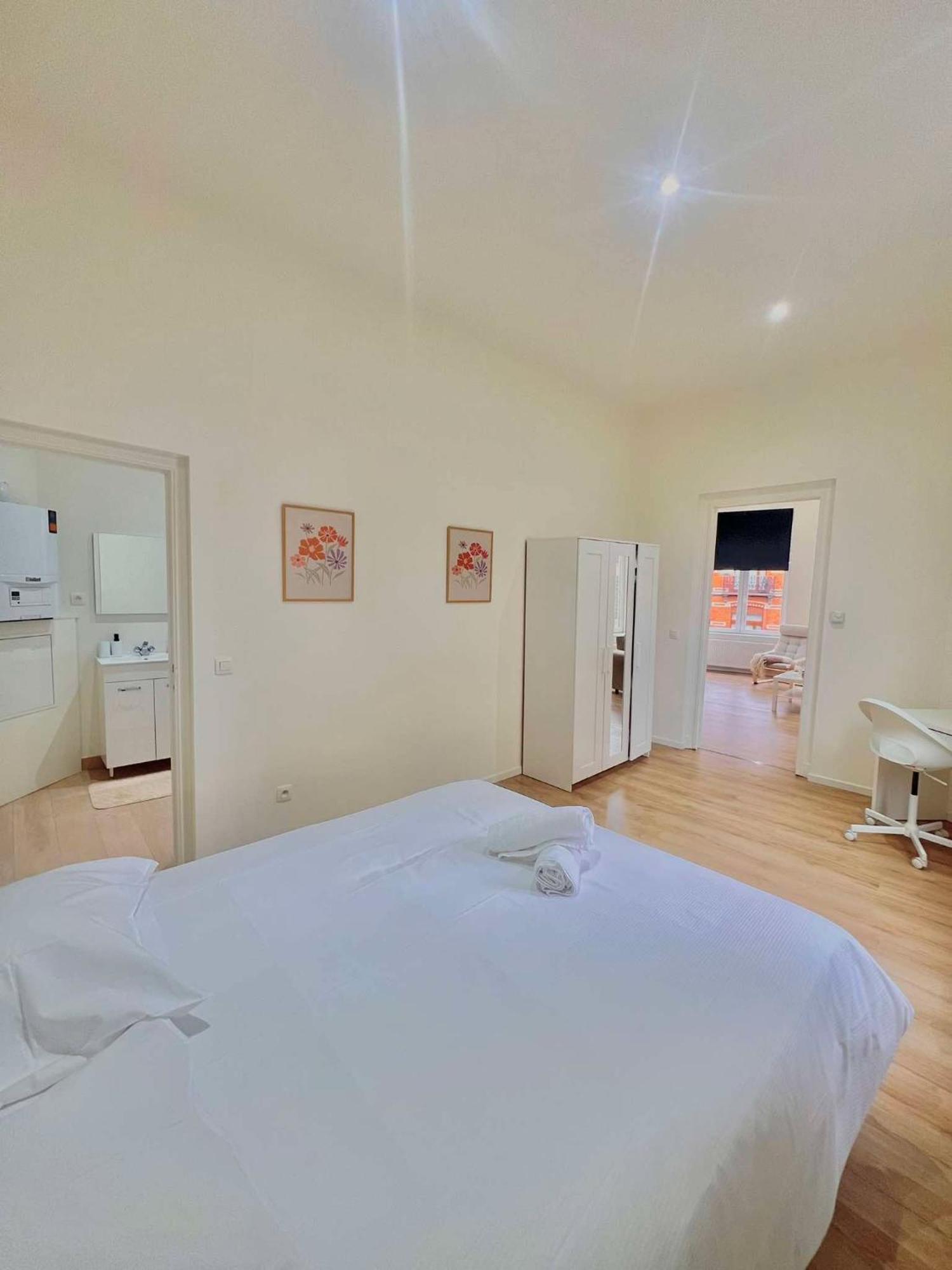 Renove & Scintillant A Apartment