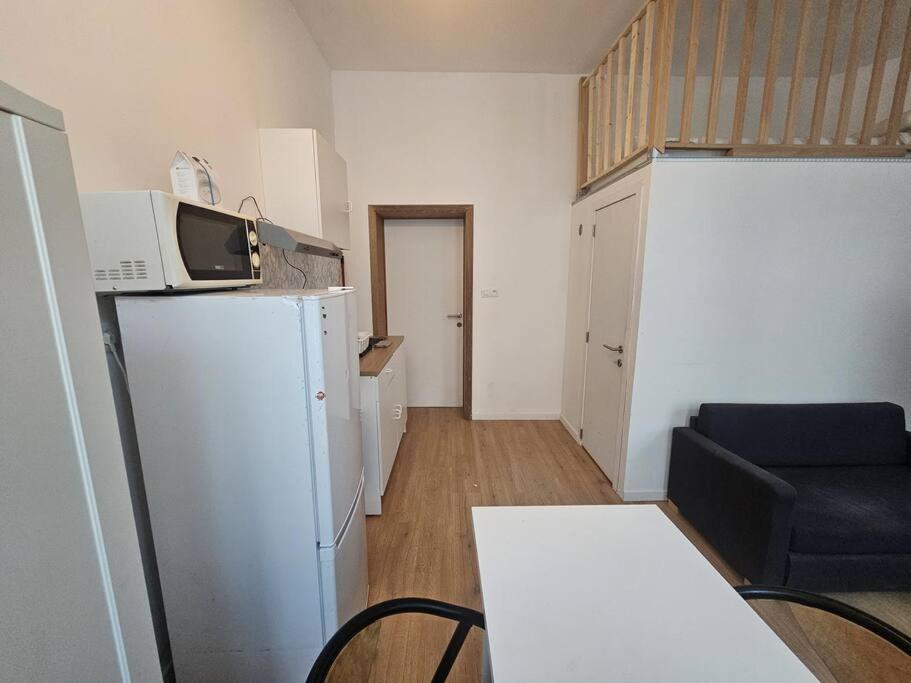 Cosy Midi Station Apartment