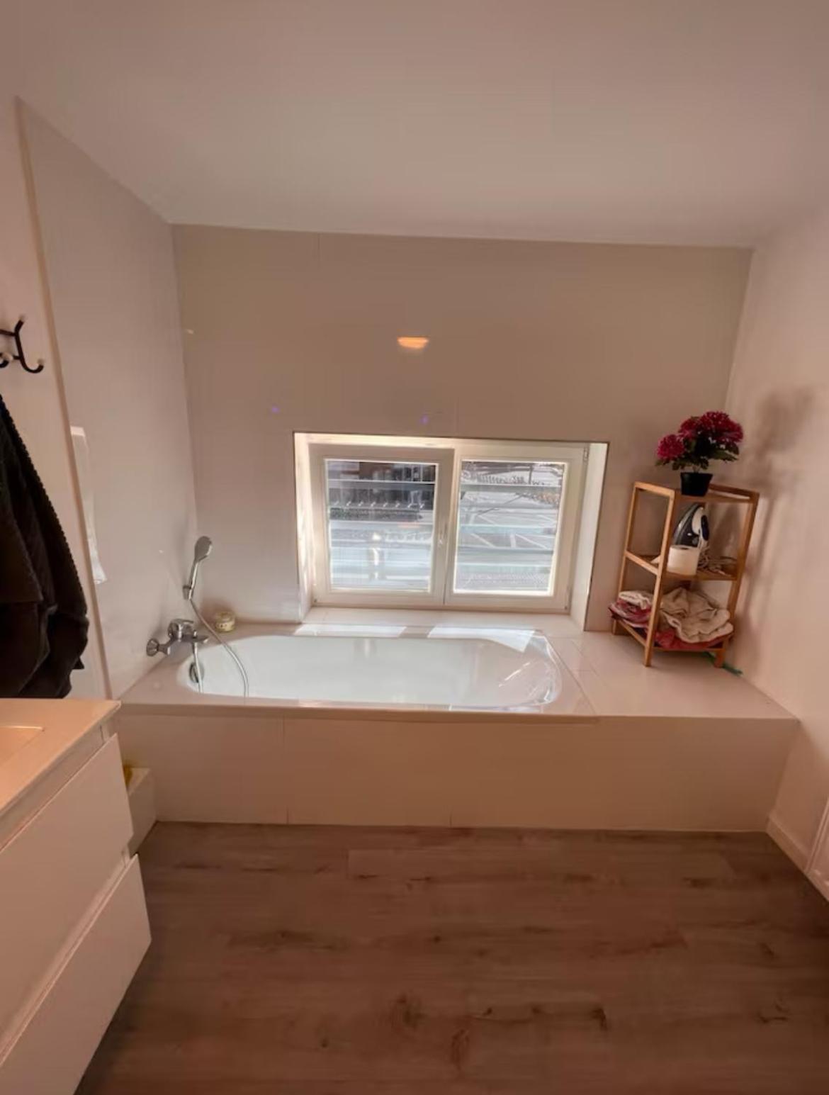 Chambre Et Etage Prives Dans Un Duplex Moderne Brussels
