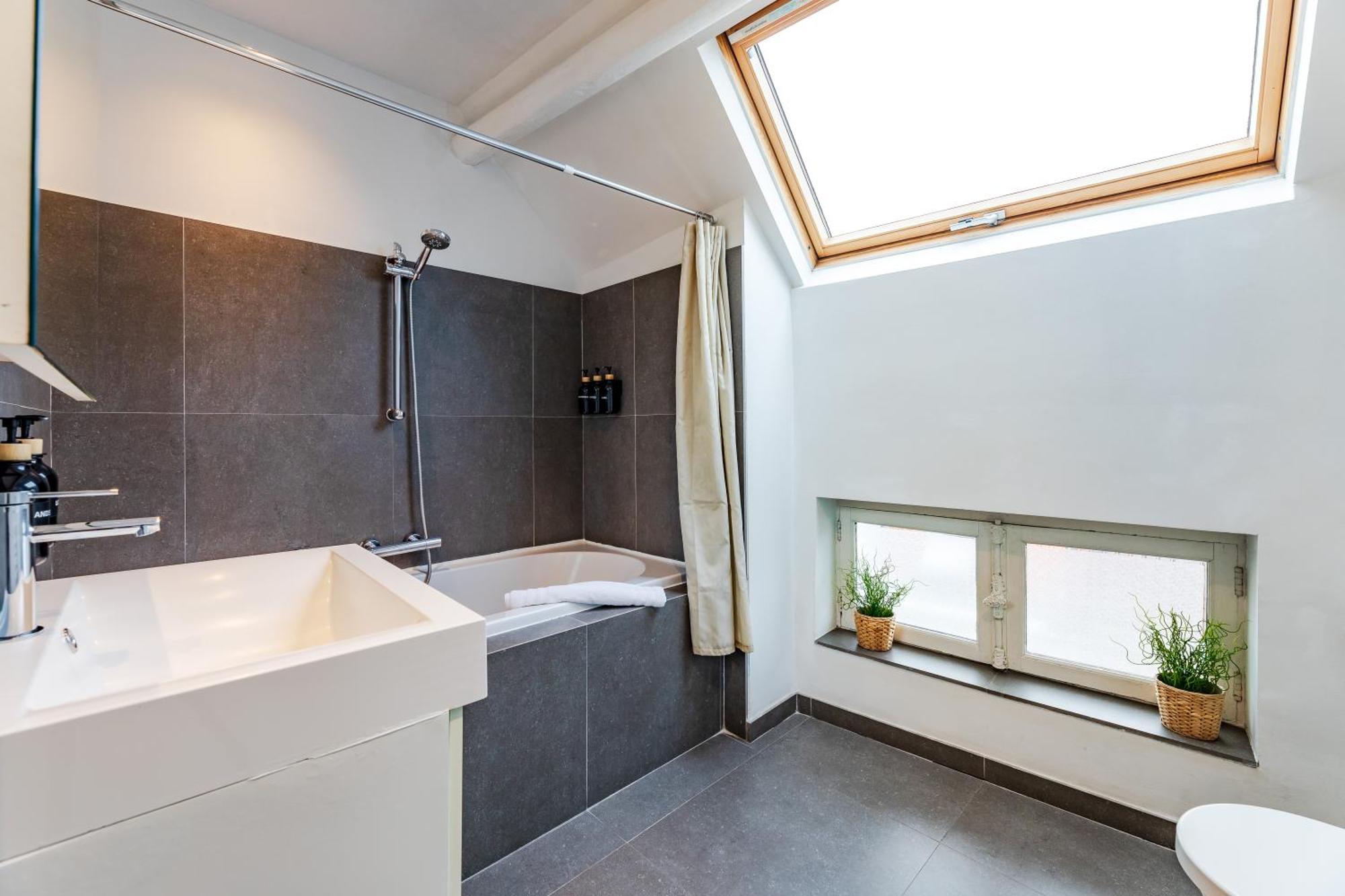 Modern Flat Near Grand Place Apartment