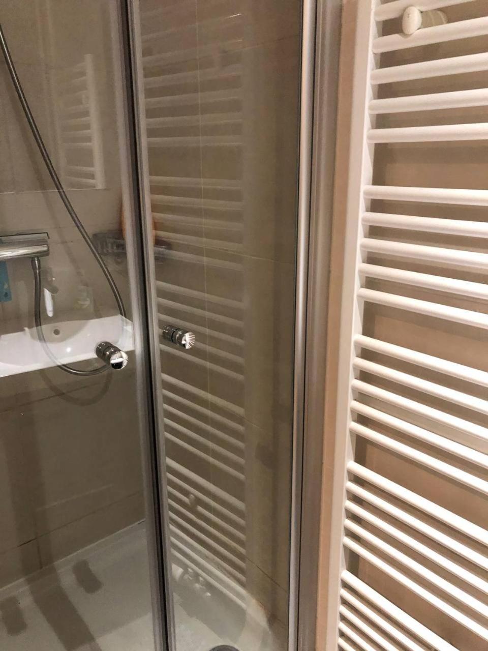 Spacious Brusselles Place Hotel *