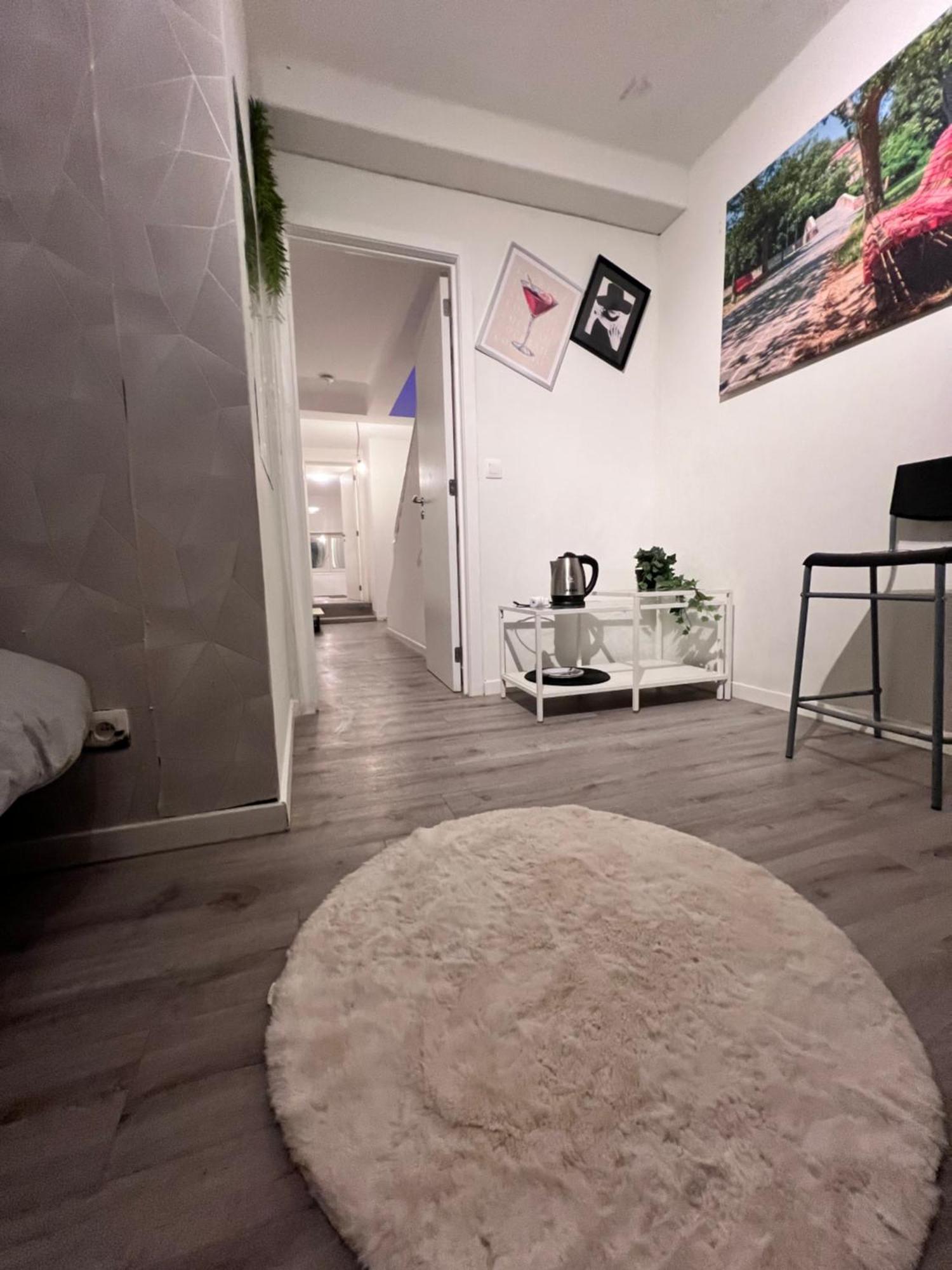 Chambre Et Etage Prives Dans Un Duplex Moderne Brussels