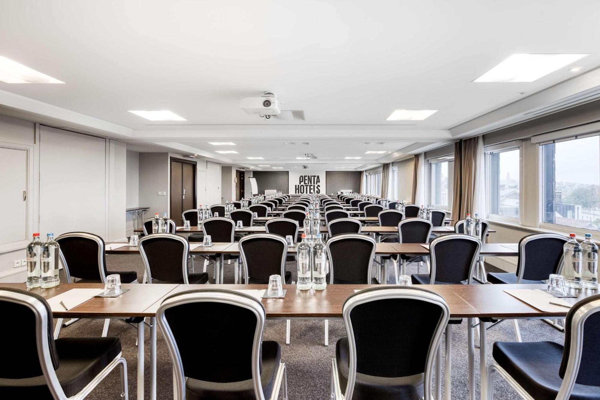 Khách sạn Pentahotel Brussels Centre 4*